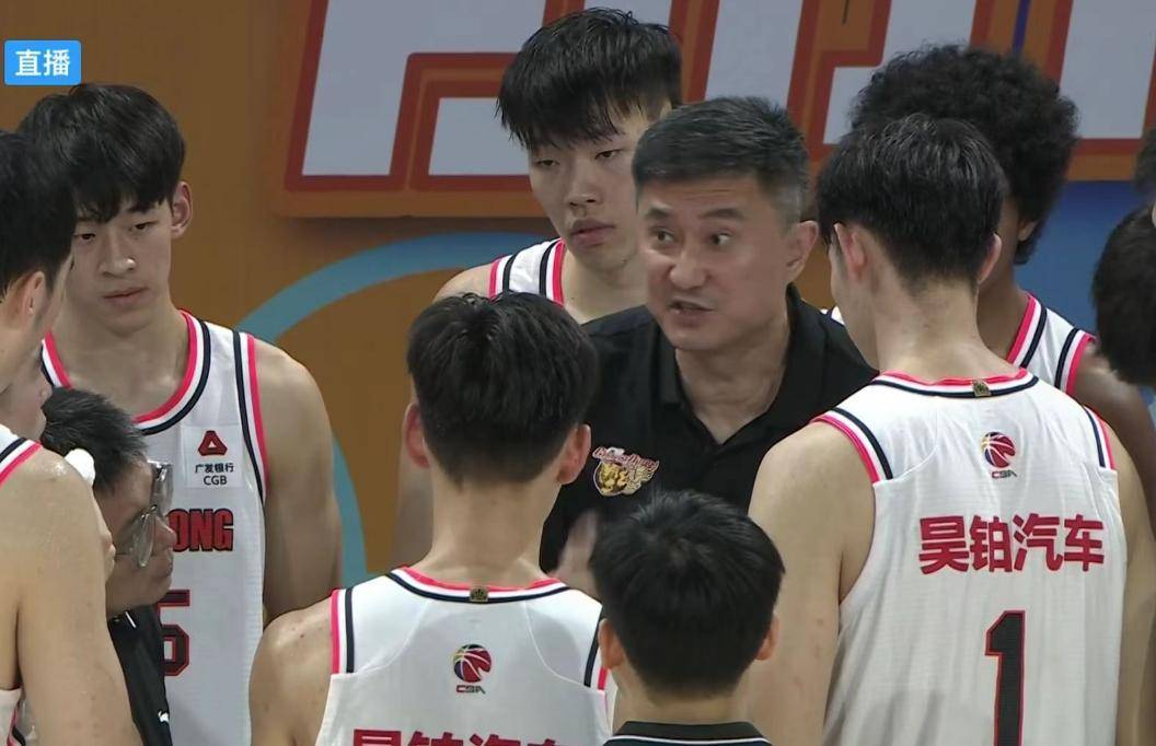 大亏, 先后效力过, 奎因进入N