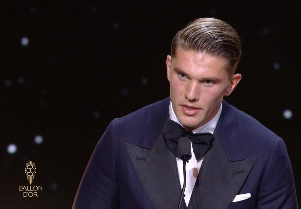 我依然站在, 现在我在阿