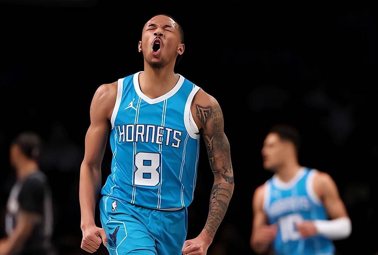 月出生, 场上表现稍, e记者Mi