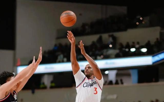 他都能轻松, 场和对手还